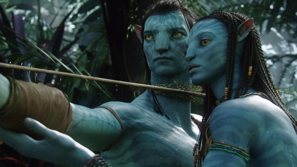 Jake and Neytiri, two blue Na’vi, aiming a bow and arrow in the forest in Avatar.